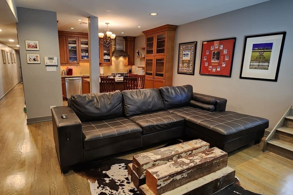 Wrigley 2 bedroom 2 bath with free parking & yard!