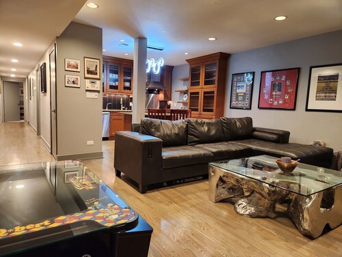 Wrigley 2 bedroom 2 bath with free parking & yard!