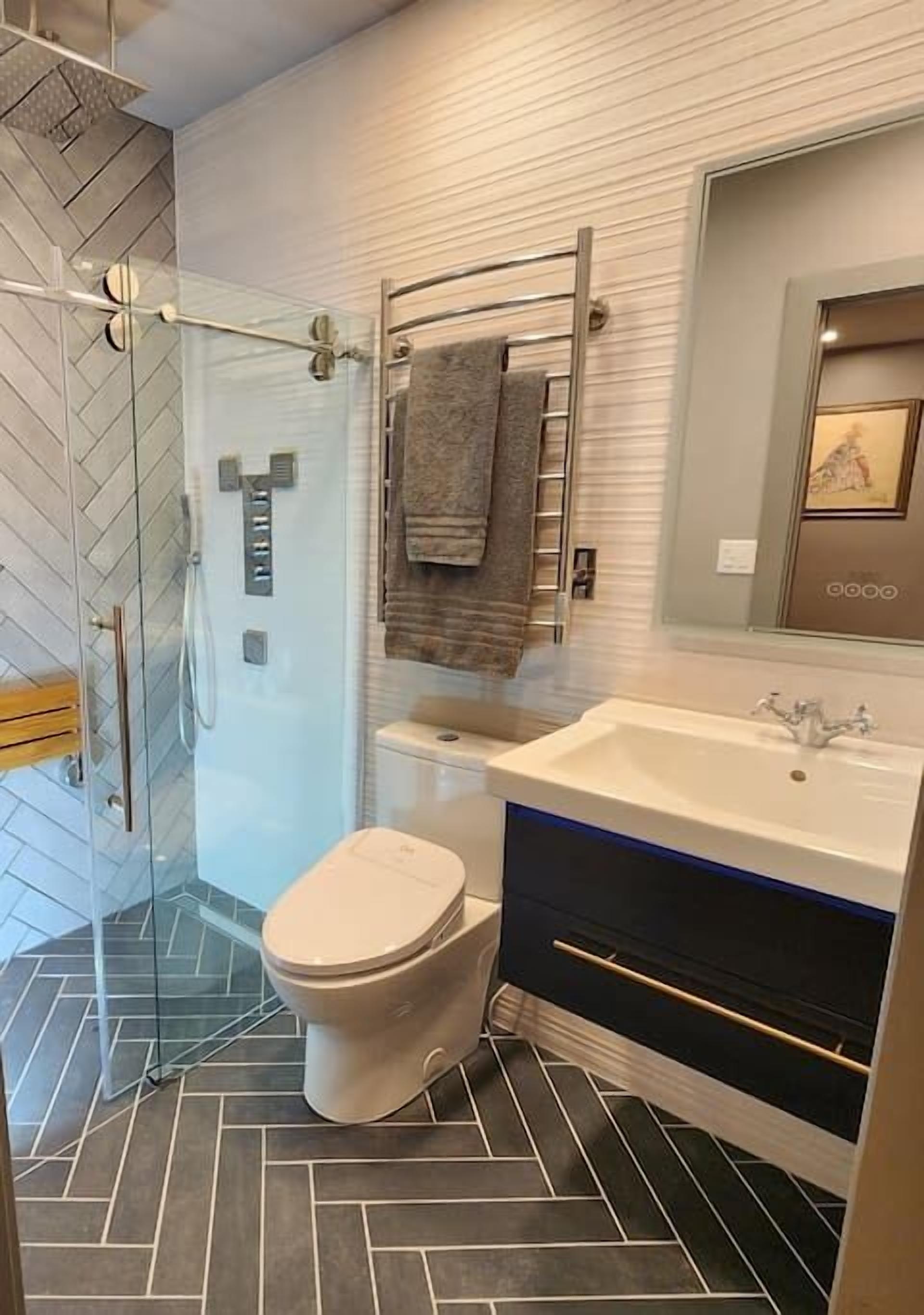 Wrigley 2 bedroom 2 bath with free parking & yard!