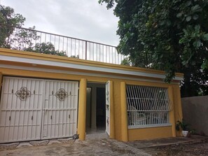 تفاصيل الفندق من الخارج