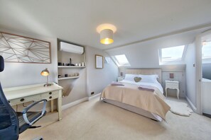 4 Schlafzimmer, Bügeleisen/Bügelbrett, Reisekinderbett, WLAN