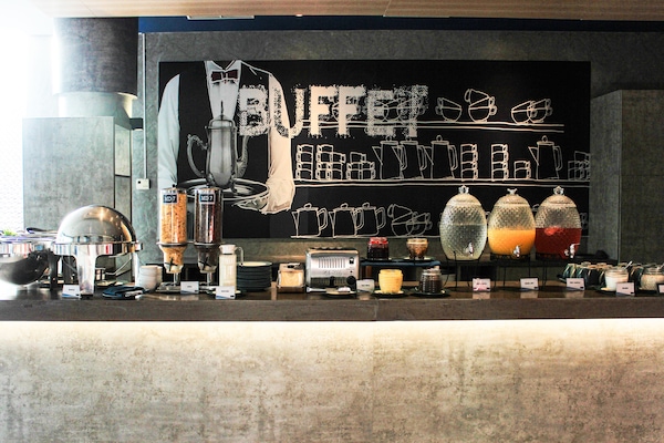 Daily buffet breakfast (IDR 50000 per person)