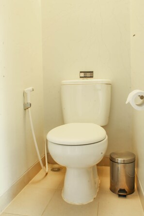 Shower - MD7 Hotel Cirebon (North Cirebon)