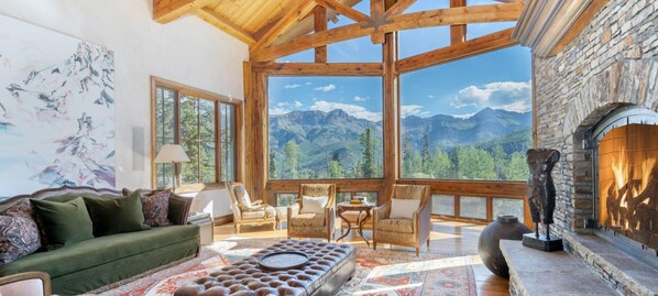 House, 6 Bedrooms | Living room