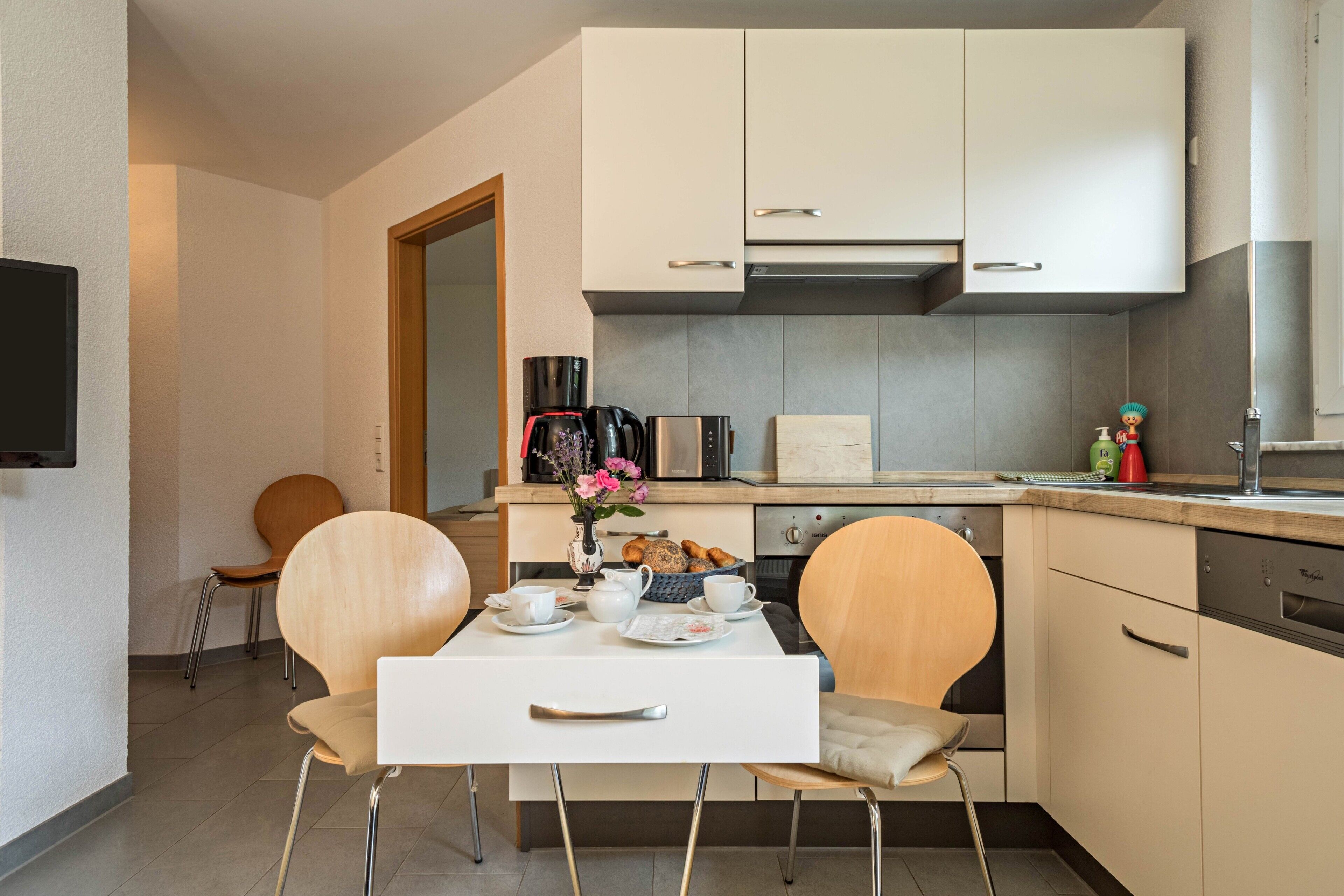 Frigorífic, microones, forn i placa de cuina 