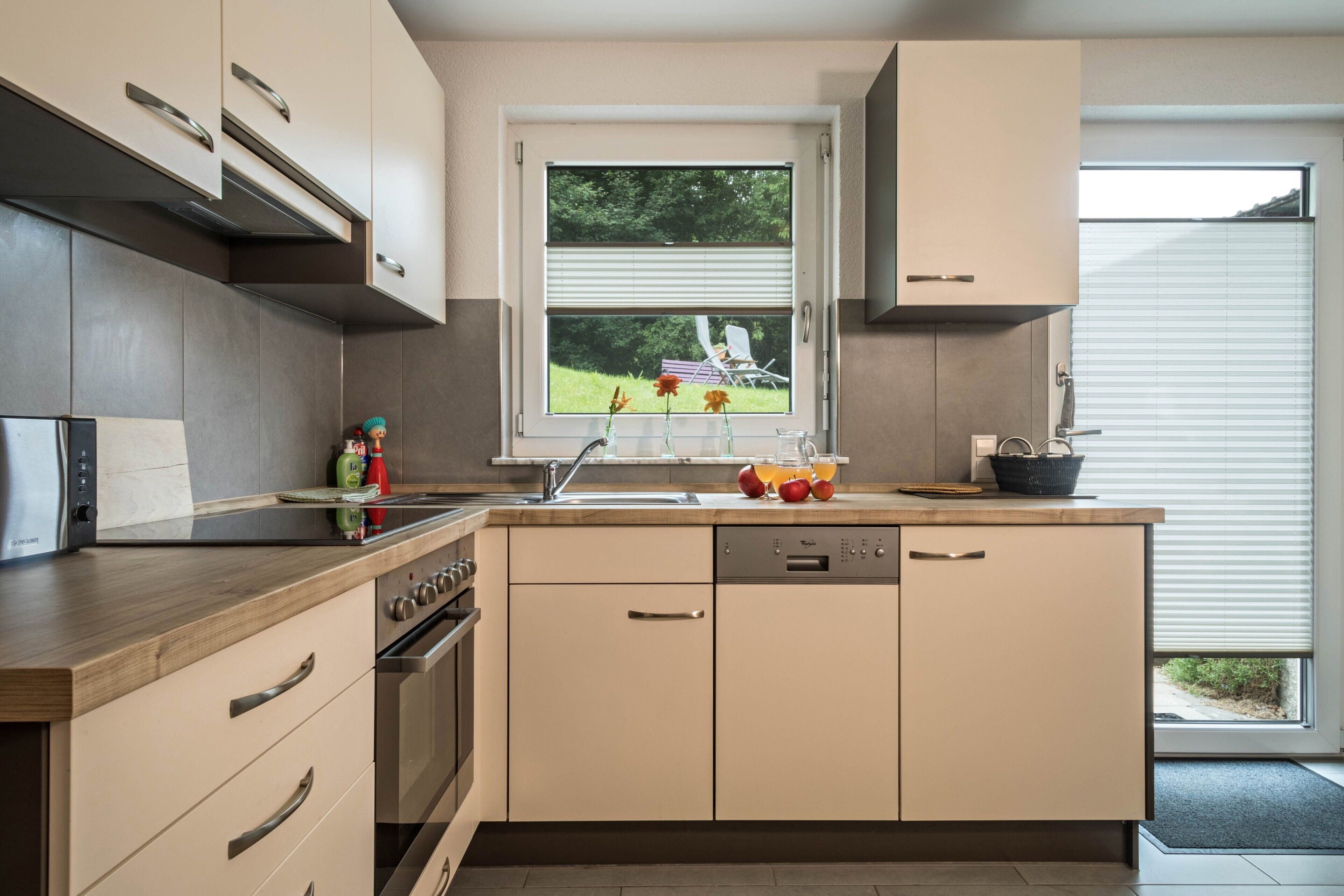 Frigorífic, microones, forn i placa de cuina 