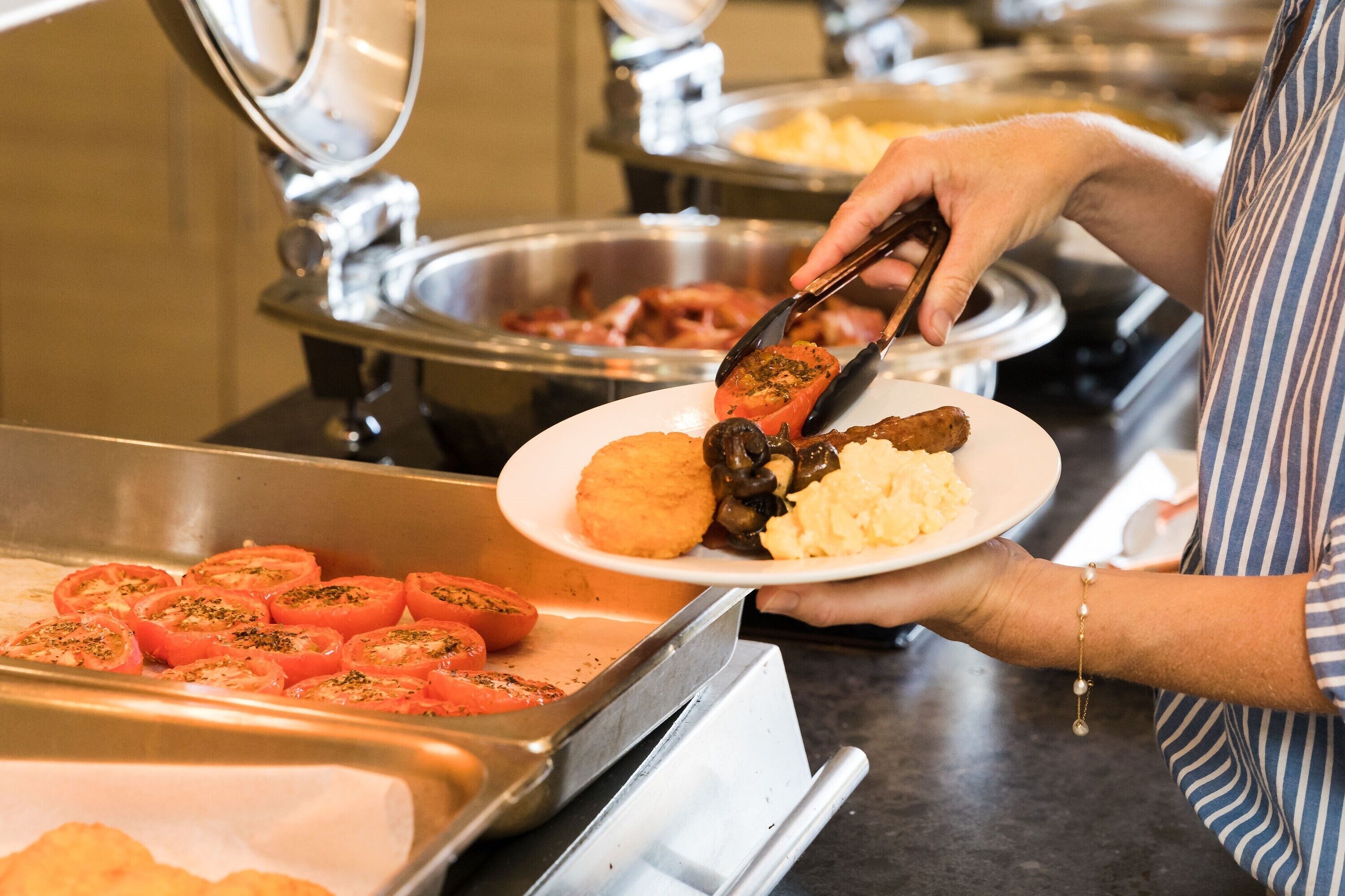 Daily buffet breakfast for a fee