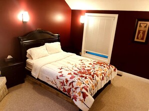 3 bedrooms, desk, iron/ironing board, travel cot