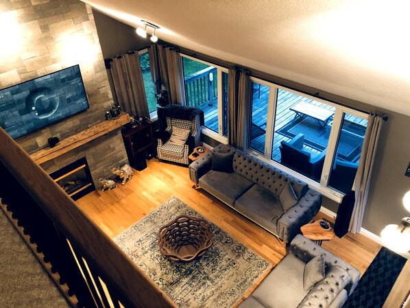 Smart TV, fireplace, DVD player, stereo
