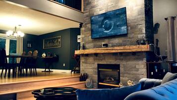 Älytelevisio, takka, DVD-soitin, stereot