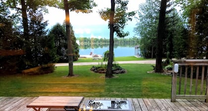Top RatedWaterfront Cottage + Sauna | Beach | Private Dock