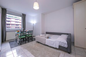 Fer et planche à repasser, Wi-Fi gratuit, draps fournis