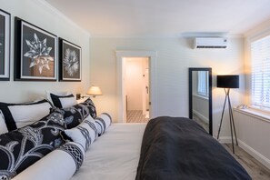 5 bedrooms, iron/ironing board, free WiFi, bed sheets