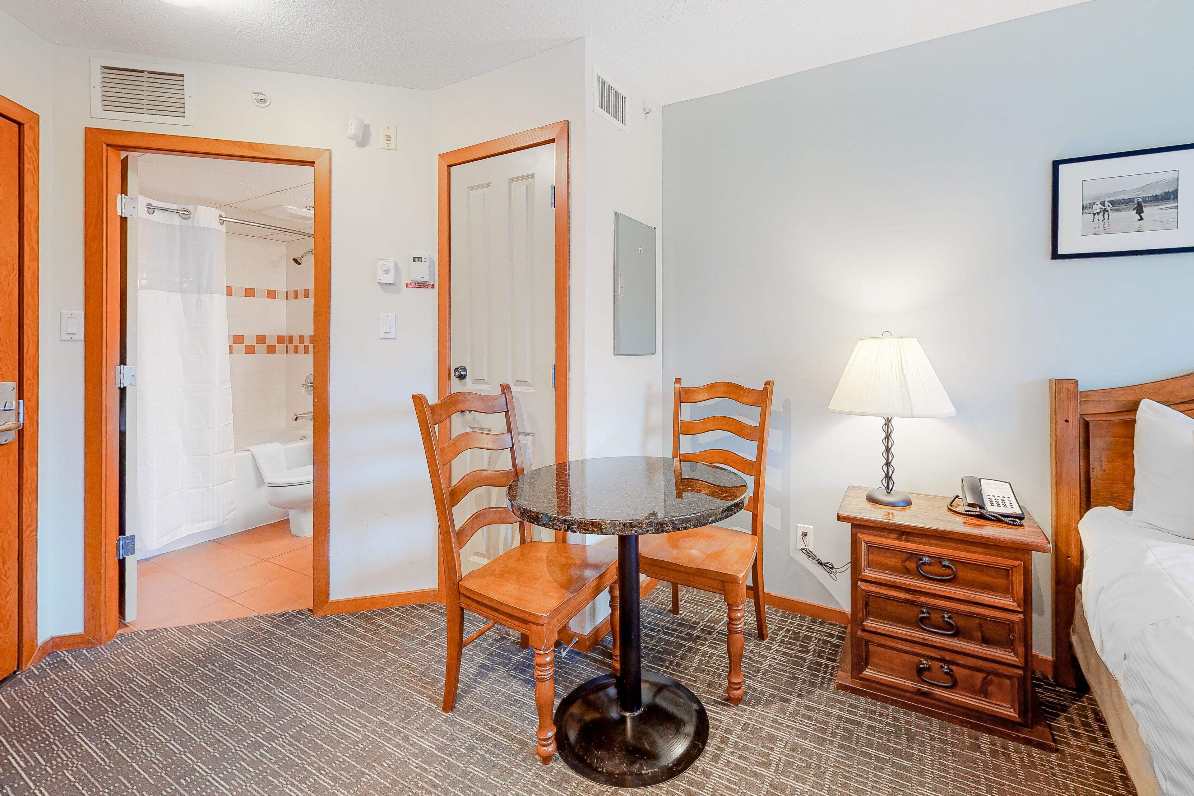 Efficient mountain condo with kitchenette, pool & hot tub