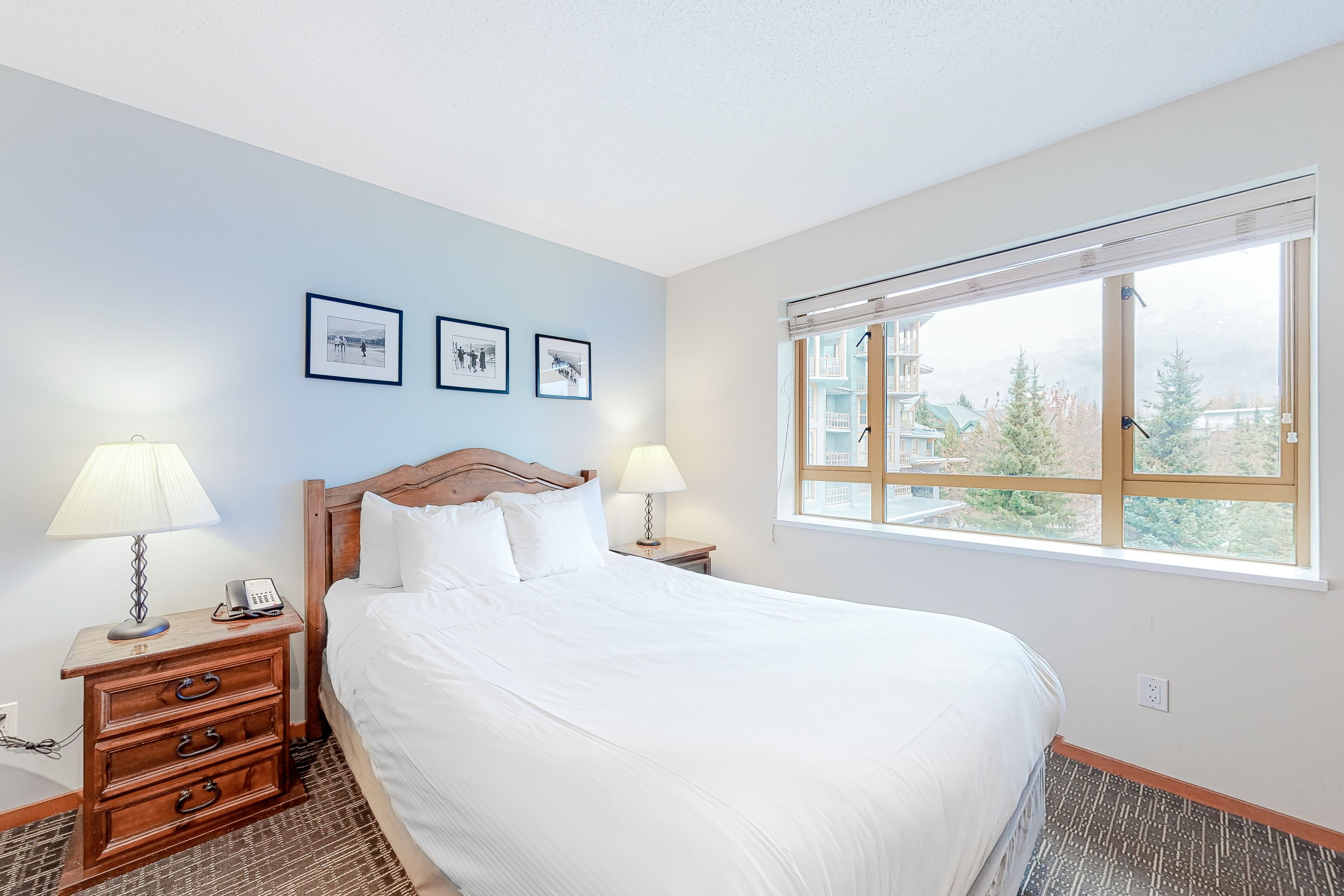 Efficient mountain condo with kitchenette, pool & hot tub