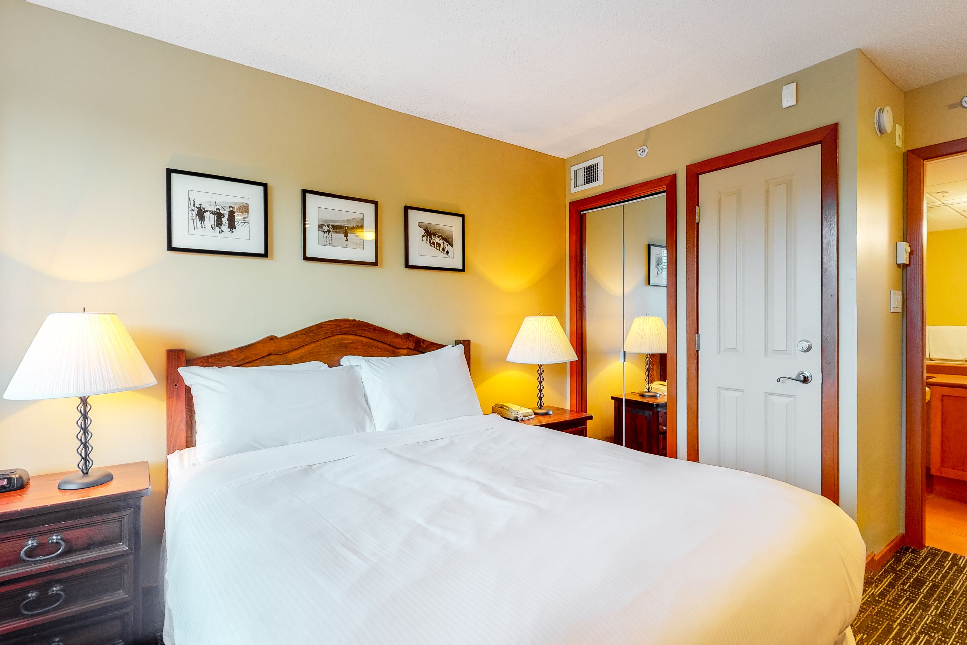 Studio condo near the slopes with pool, hot tub, gym & sauna