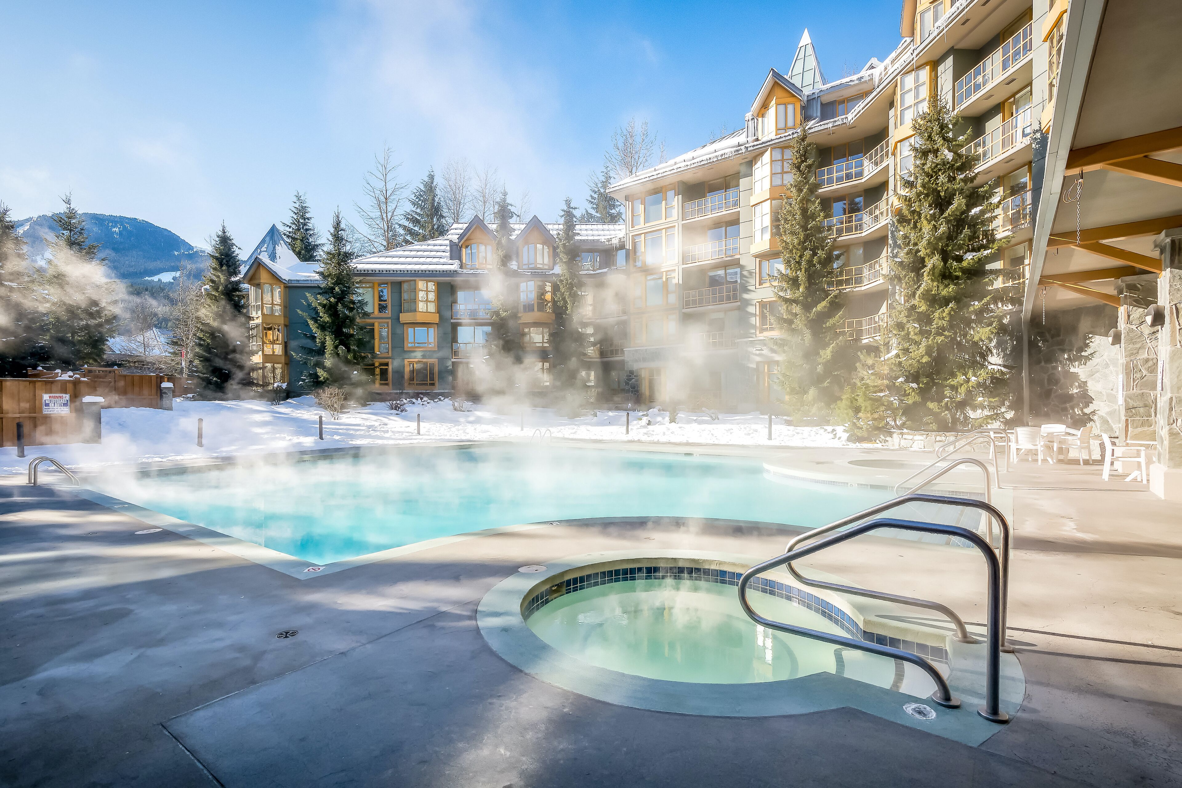 Studio condo near the slopes with pool, hot tub, gym & sauna