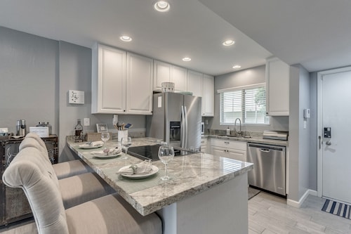 Ground Level Beautiful Remodeled Condo in Resort Setting In Downtown Scottsdale.