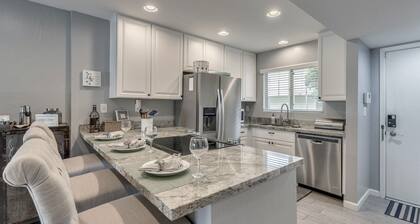 Ground Level Beautiful Remodeled Condo in Resort Setting In Downtown Scottsdale.