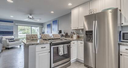 Ground Level Beautiful Remodeled Condo in Resort Setting In Downtown Scottsdale.