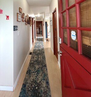 Interior - Charming Private Home - Walk to DT and the Beach! (Long Beach)