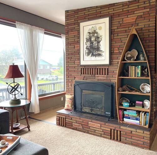 Charming Private Home - Walk to DT and the Beach!