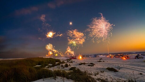 A beach scene with fireworks in the sky. - Charming Private Home - Walk to DT and the Beach! (Long Beach)