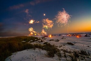 A beach scene with fireworks in the sky. - Charming Private Home - Walk to DT and the Beach! (Long Beach)