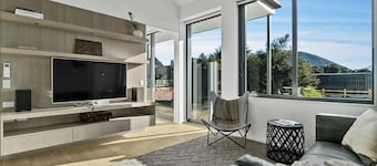 Bull Ridge Escape - Wanaka Holiday Home