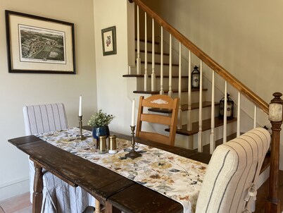 Old-World Retreat at 1860s Manor: Luxury Amenities - Tennis Court & Nature Trail