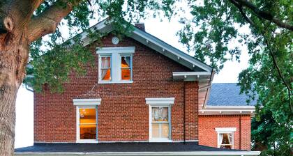 Historic Carriage House at the Church Point Manor