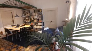 Kamer, 1 slaapkamer, terras, uitzicht op de stad | Kamervoorziening