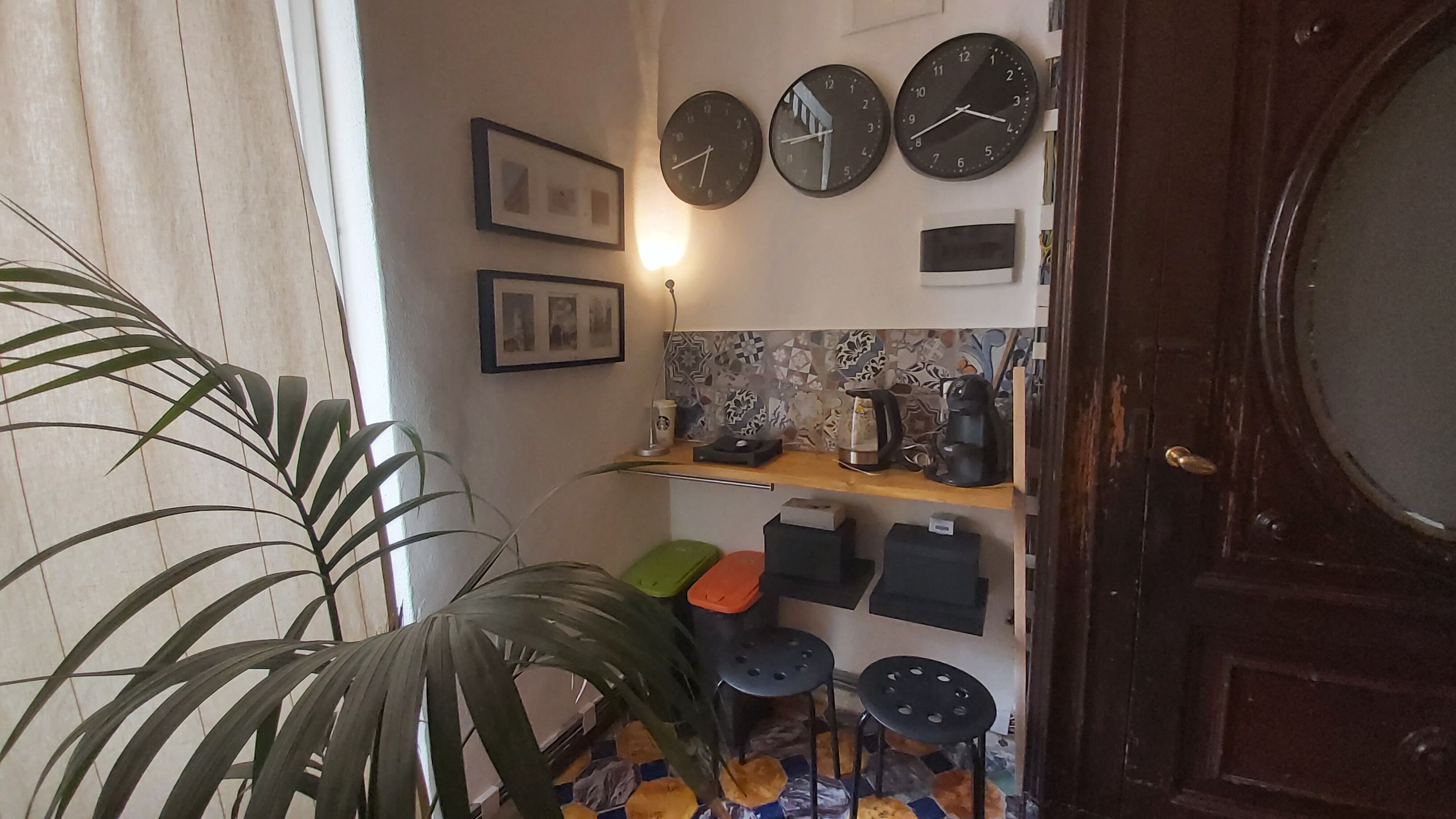 Room, 1 Bedroom, Patio, City View | Living area | Books