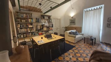 Camera, 1 camera da letto, patio, vista città | Servizio della camera