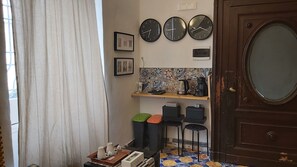 Kamer, 1 slaapkamer, terras, uitzicht op de stad | Woonruimte | Boeken