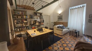 Room, 1 Bedroom, Patio, City View | Room amenity