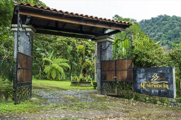 Property grounds - Posada La Querencia (Xico)