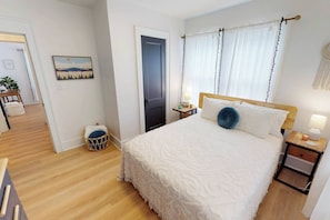 2 bedrooms, desk, iron/ironing board, travel crib
