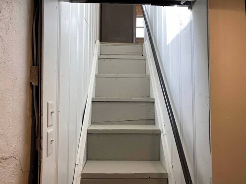 Blue Bungalow - Bright and Beautiful! King Bed! Walk to Wesley!