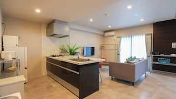 Superior-Studio | Wohnbereich | 100-cm-LCD-Fernseher mit Digitalempfang, Fernseher, Netflix