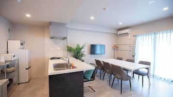 Superior Apartment, Non Smoking | Living area | 100-cm LCD TV with digital channels, TV, Netflix
