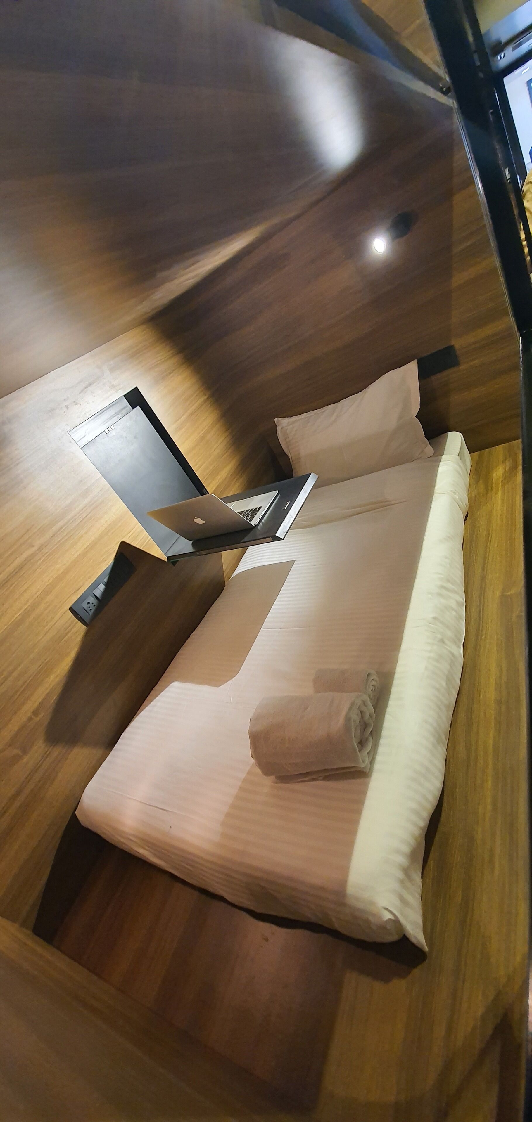 Basic Shared Dormitory | Free WiFi