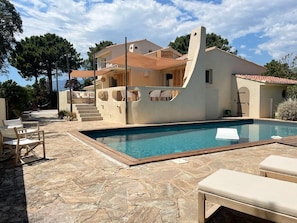 Outdoor pool - Beautiful waterfront villa (Porto-Vecchio)