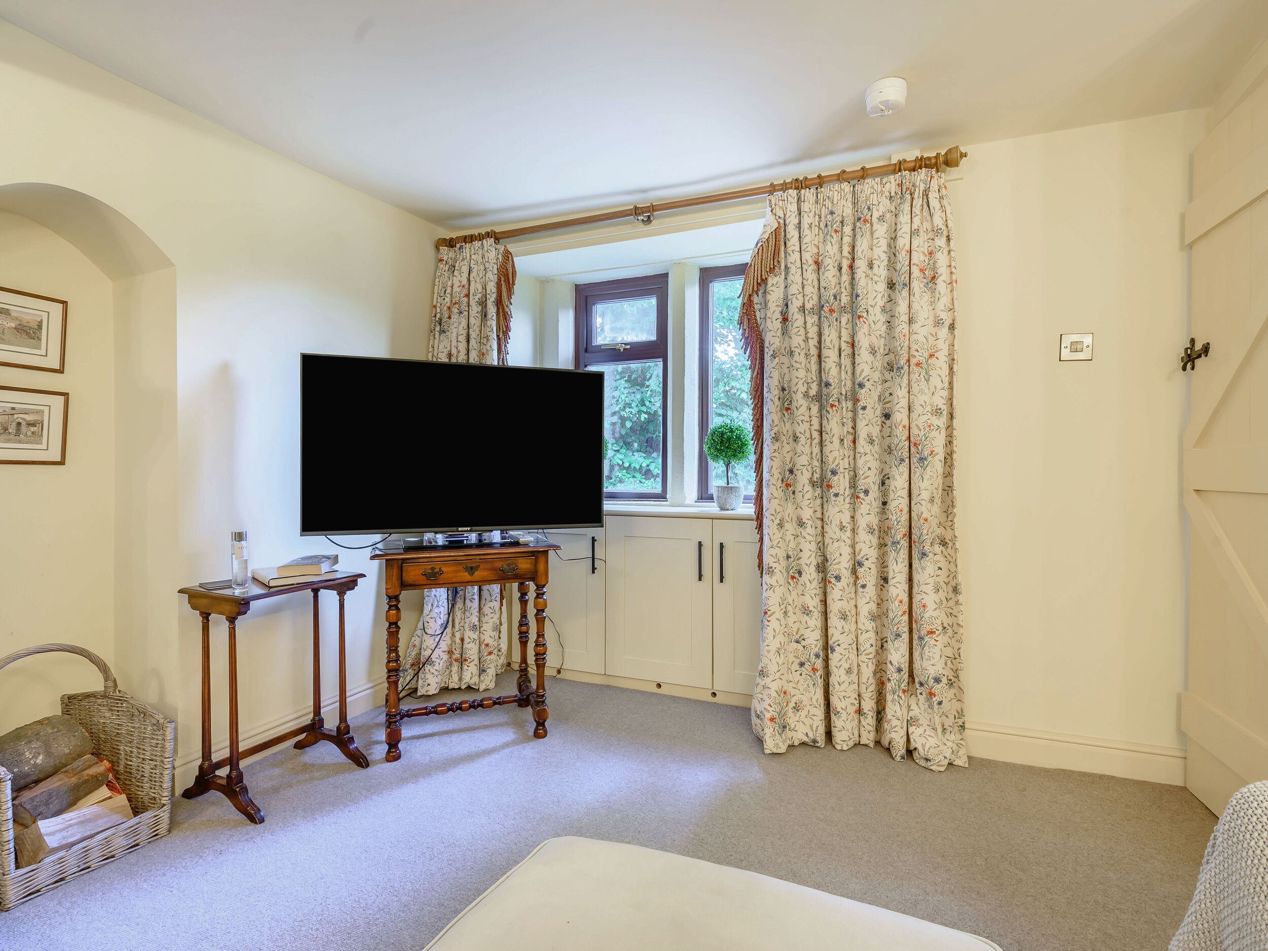 MULBERRY COTTAGE, family friendly, with open fire in Youlgreave