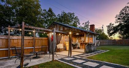 “Hometown Hideaway” in the heart of Downtown Liberty Hill