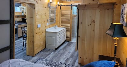 Adorable garden level condo with courtyard and firepit