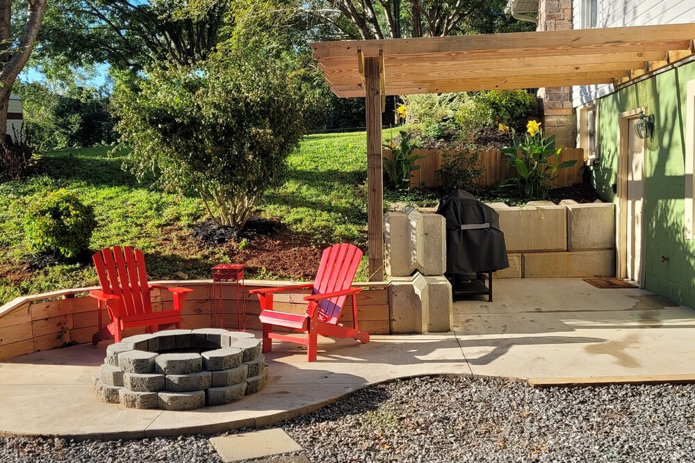 Adorable garden level condo with courtyard and firepit
