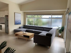 Living area - Contemporary ON Cuttriss - Inlet Side (Inverloch)