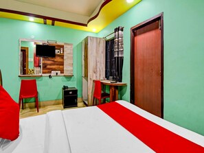 Deluxe Double Room | Egyptian cotton sheets, premium bedding, desk, free WiFi - Goroomgo Airport Stay kolkata (Barakpur)