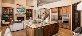 WHISPERING PALMS- SLEEPS 20 - Vacation PARADISE-4300SF Free Pool Heat; putt putt